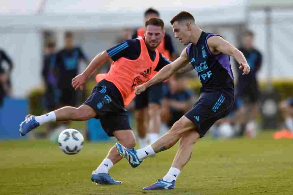 Giovani y Mac Allister durante el entrenamiento de la Albiceleste
