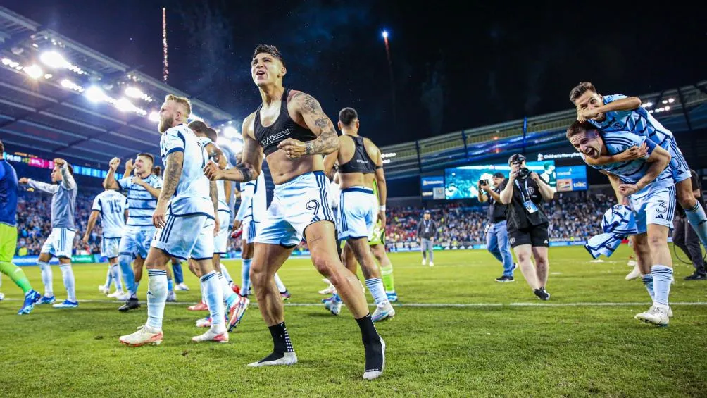 Pulido festeja el pase a Semifinales de Conferencia en la MLS