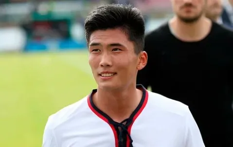 Han Kwang-Song en un partido