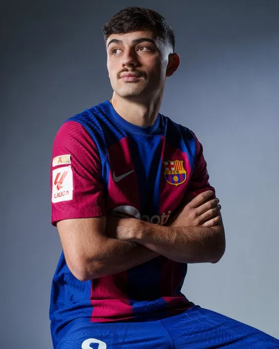 Pedri presume su bigote