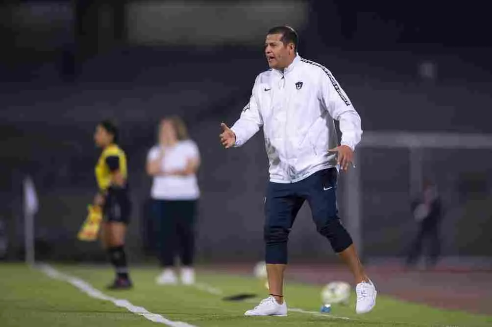 Lazcano en el partido de ida de Cuartos de Final
