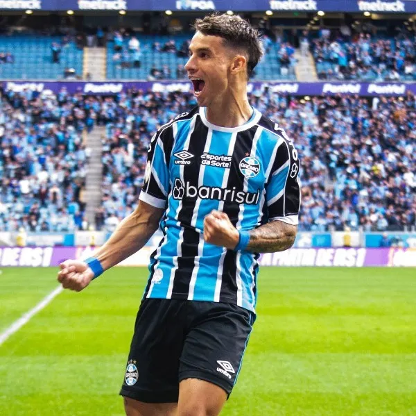 Aldemir Ferreira celebrando su gol con Gremio