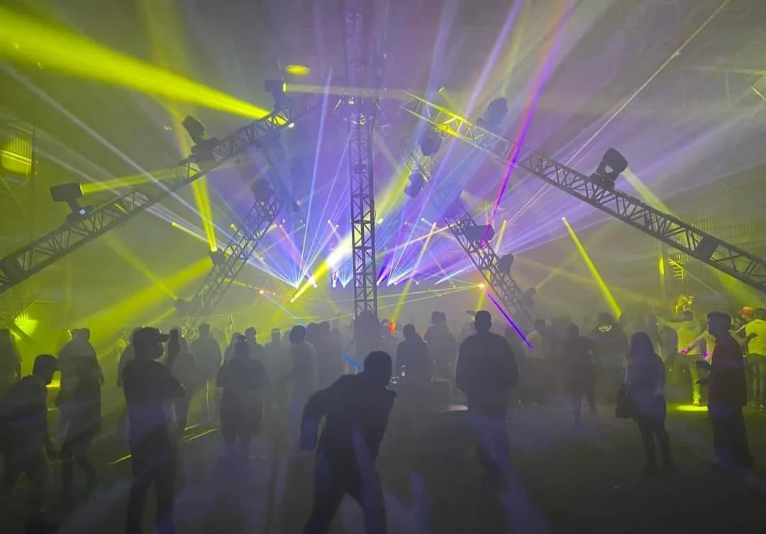 La gente viene a los eventos para sacar sus mejores pasos.