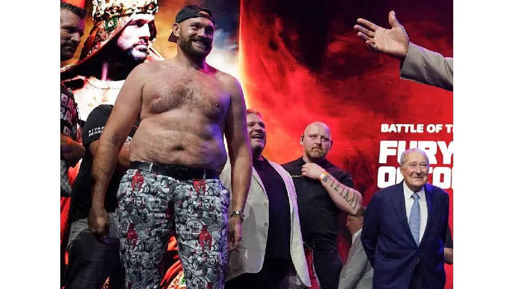 IG: @tysonfury Al parecer a muchas mujeres les parece sexy los kilitos de más del boxeador.
