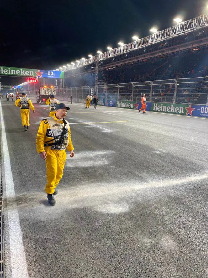 Así quedó la parrilla de salida tras el derrame