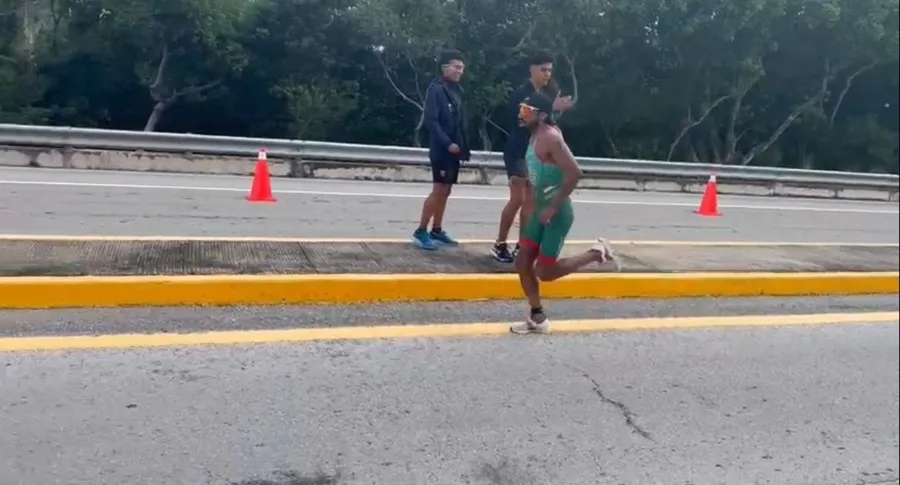 Crisanto Grajales en el Triatlón de Xel-Ha