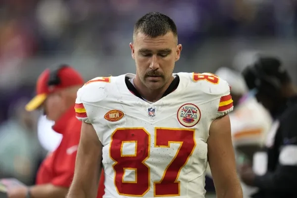 AP Travis jugando con los Chiefs