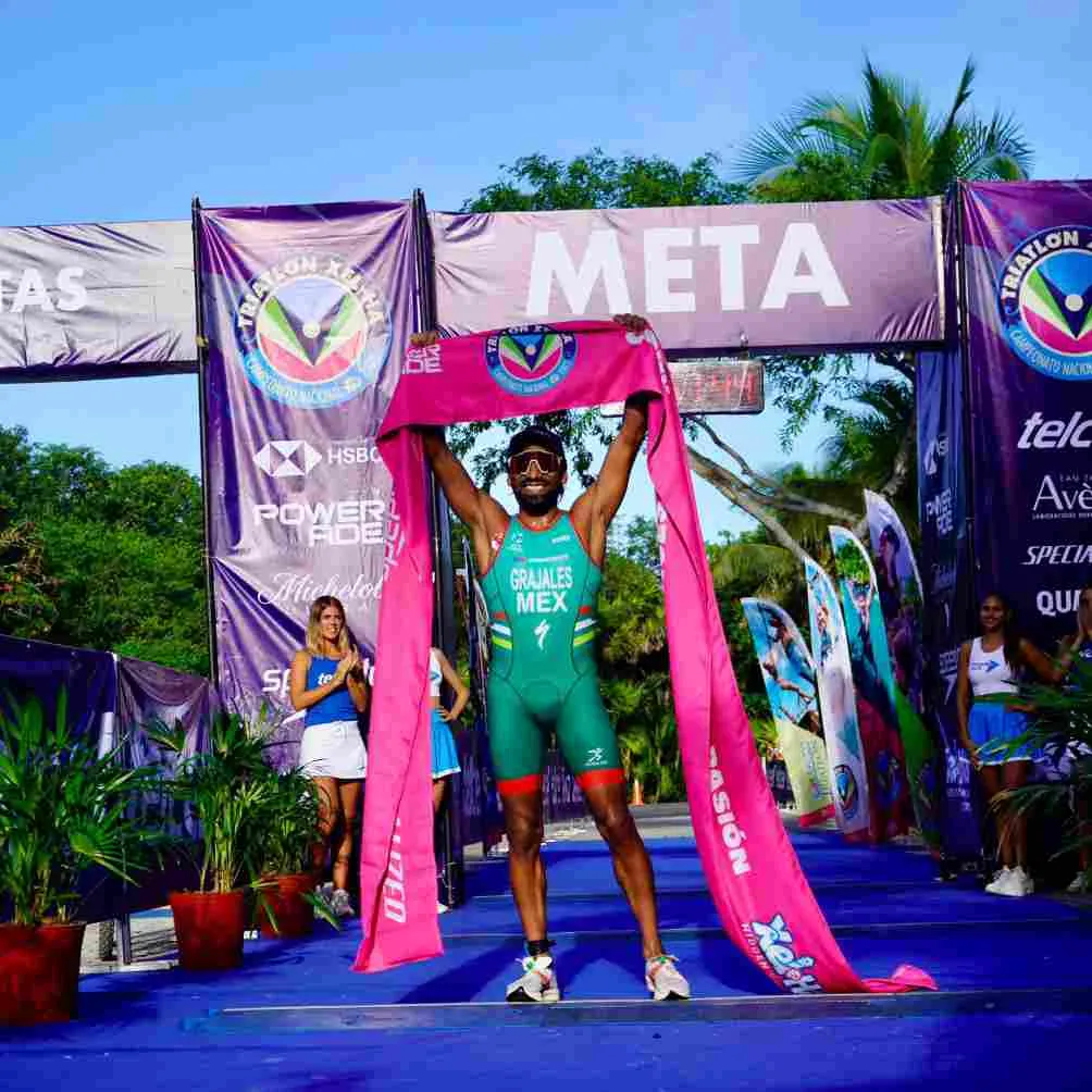 Crisanto Grajales durante el Triatlón de Xel-Há