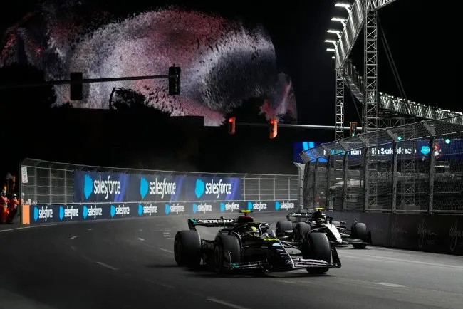 Lewis Hamilton durante la clasificación del GP de Las Vegas