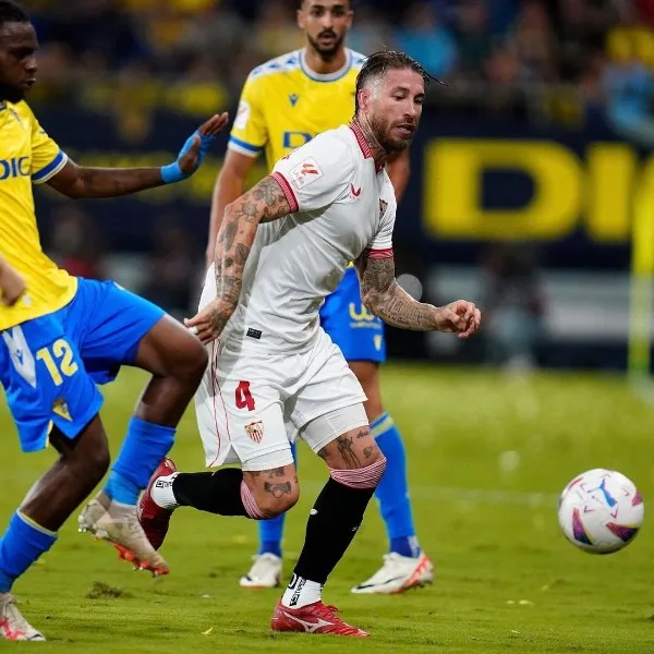 Sergio Ramos jugando con el Sevilla