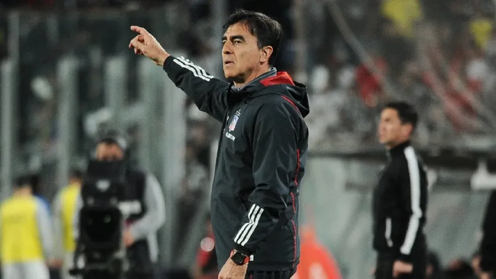 AP Actualmente, Gustavo Quinteros dirige a Colo-Colo