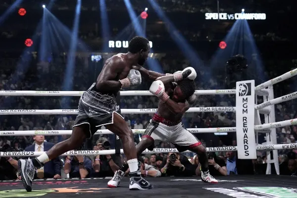 Crawford se convirtió en campeón al vencer a Errol Spence Jr
