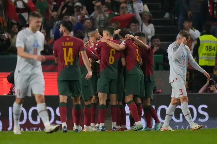 Portugal venció 2-0 a Islandia