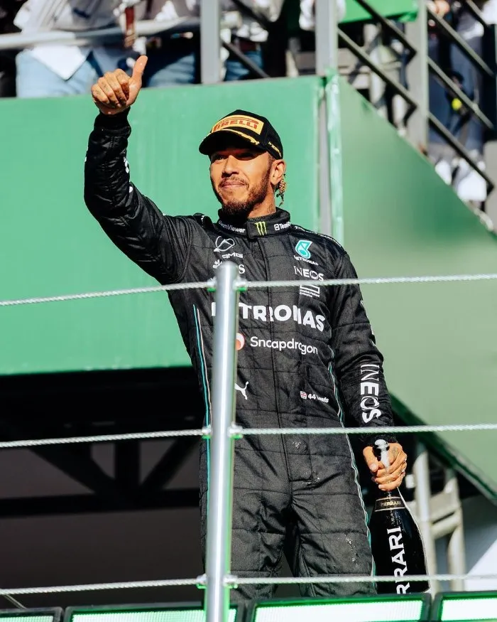 Lewis Hamilton celebrando su podio