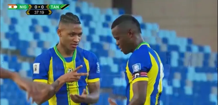 Mbwana Samatta jugó 'piedra, papel o tijera'