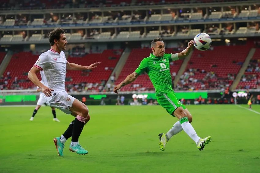 Guardado con el Betis en su gira por México