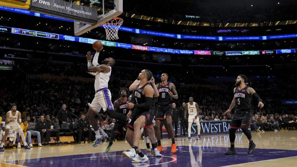 Con 20 años en la NBA, LeBron sigue con hambre de triunfo