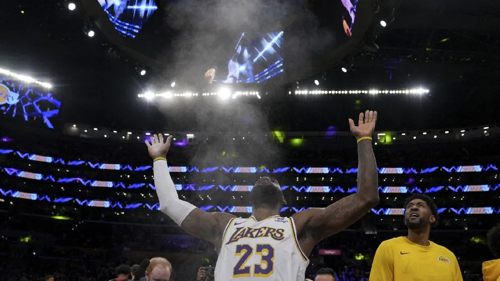 El Rey y su ritual antes de entrar a la duela