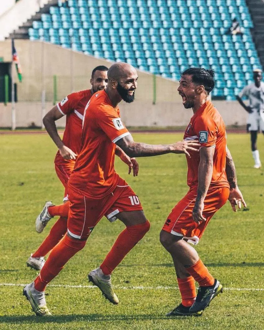 CAPTURA DE PANTALLA: TWITTER Un grupo de españoles lidera al equipo guineo