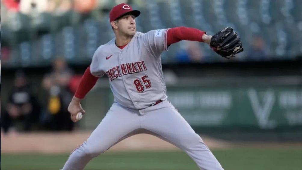 Cessa lanzando con los Reds