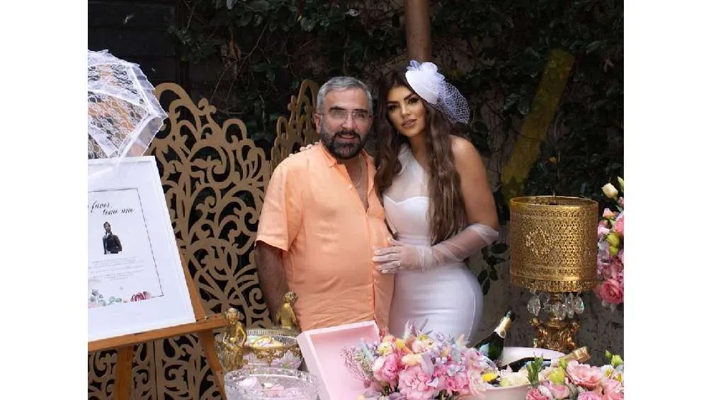 Vicente Fernández Jr es 19 años más grande que su ahora esposa.