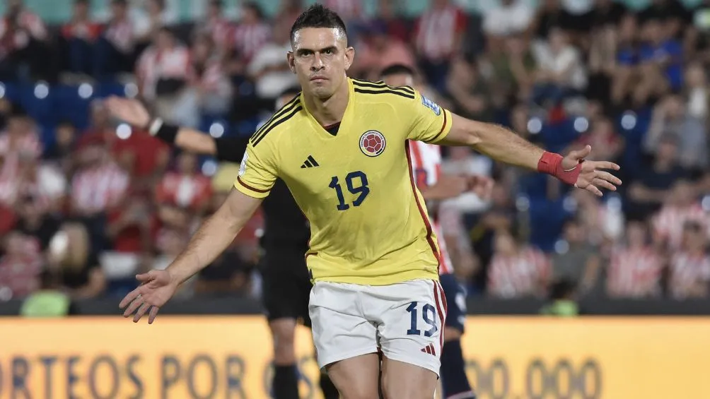 Santos Borré celebra su gol