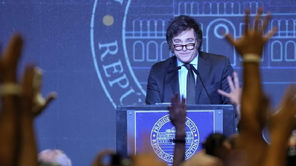 Javier Milei ganó las elecciones con el 56% sobre el peronista Sergio Massa