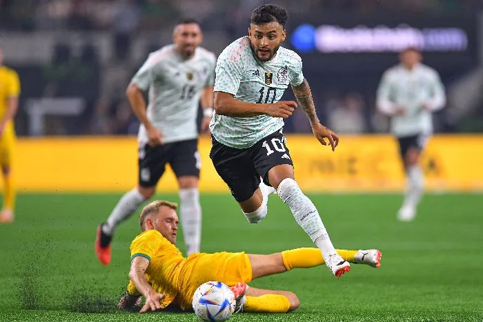 Alexis Vega en su último partido con México