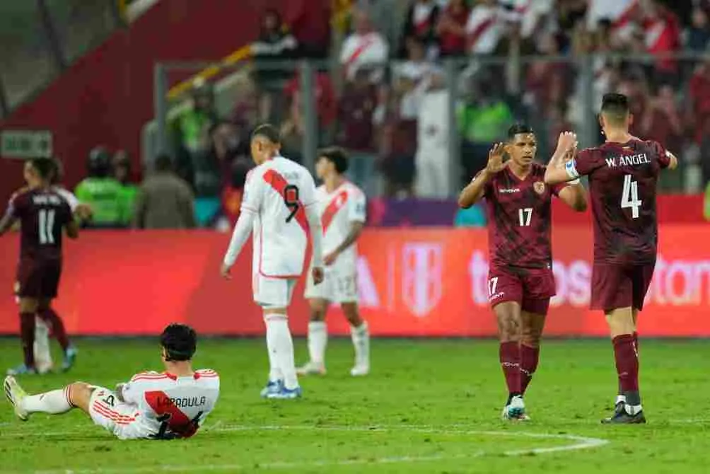 AP Jugadores peruanos se lamentan por el empate contra Venezuela