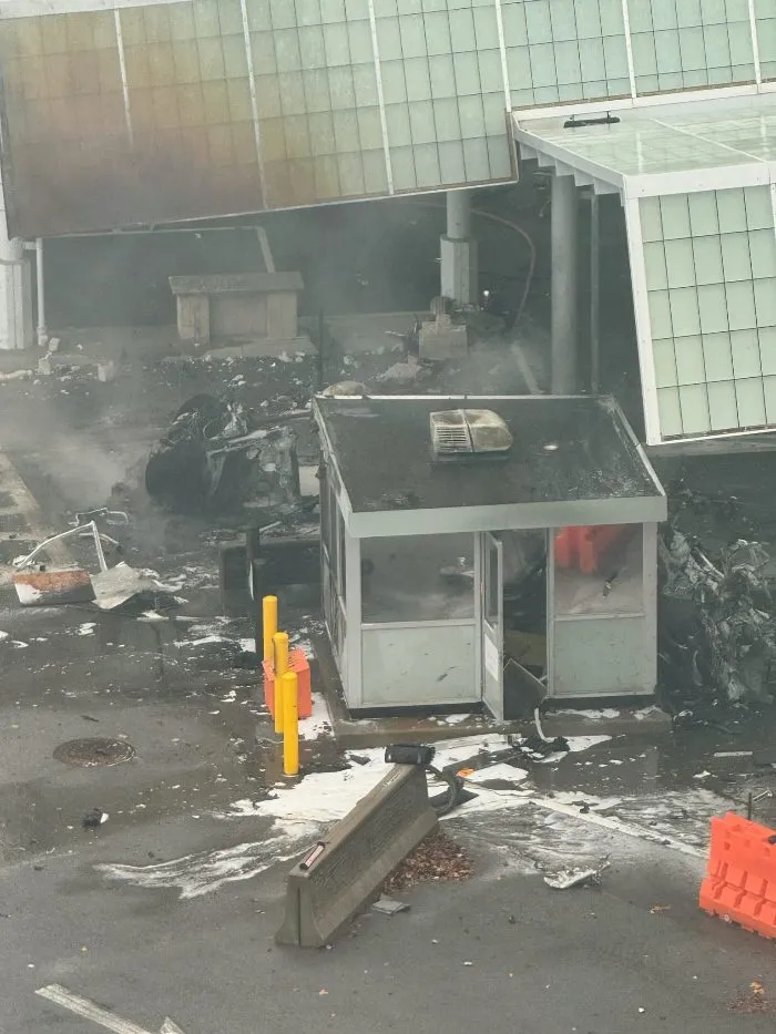 TWITTER @CesarMorenoH Explosión en el puente The Rainbow Bridge