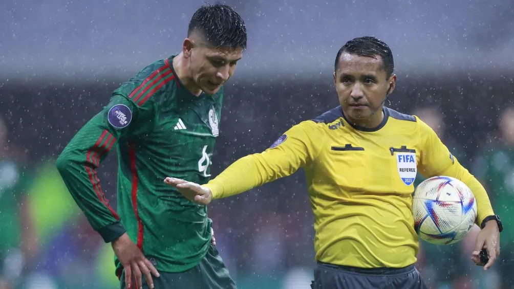 El nazareno junto a Edson Álvarez