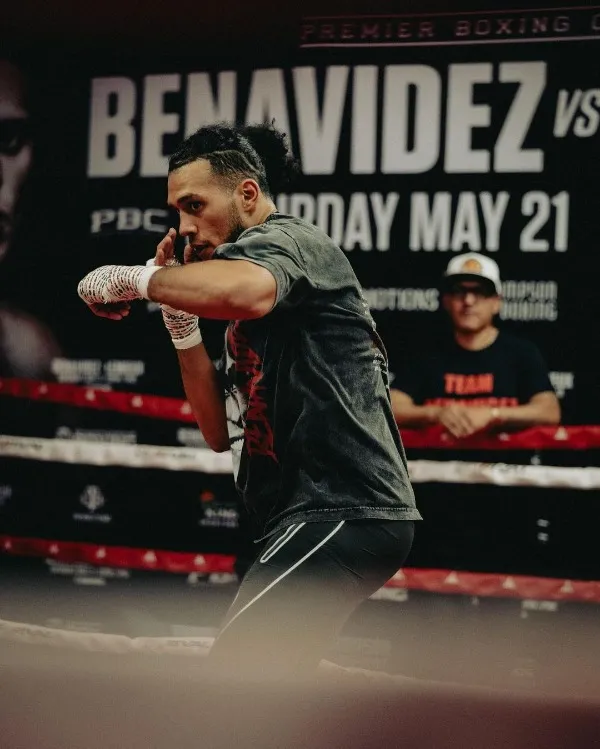 INSTAGRAM @benavidez300 David Benavidez entrenando