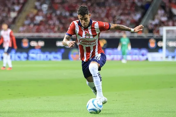 Calderón jugando con las Chivas