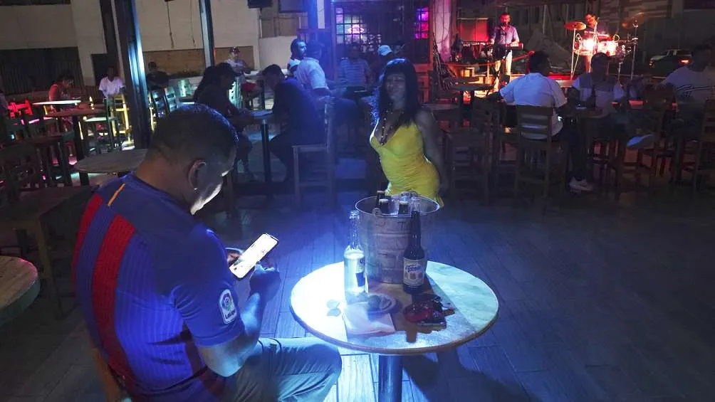 Muy pocos establecimientos ya reabrieron en el puerto.