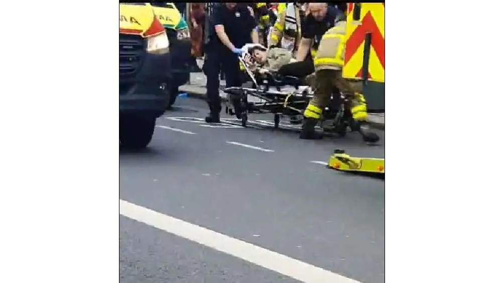 CAPTURA DE PANTALLA: Twitter: @tusmedios El ataque habría iniciado hacia una mujer.