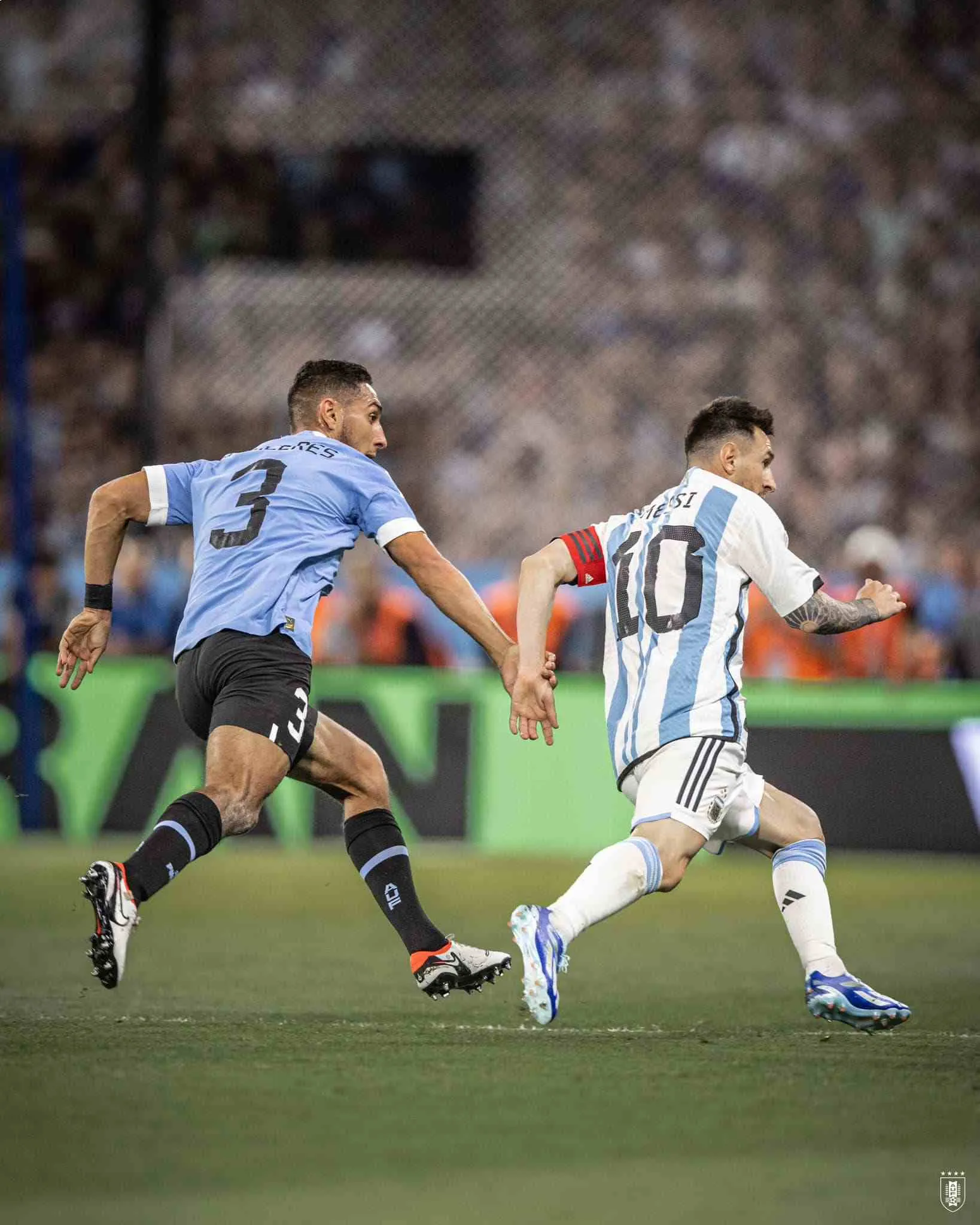 El zaguero azulcrema, ante la Albiceleste