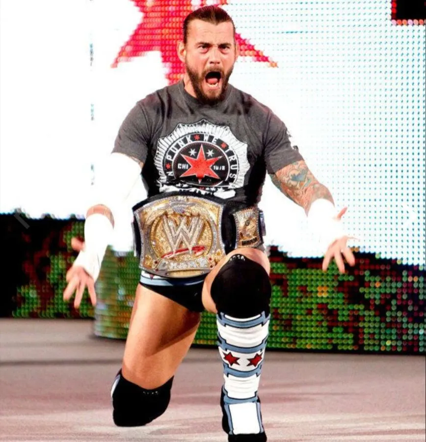 CM Punk con el título de WWE