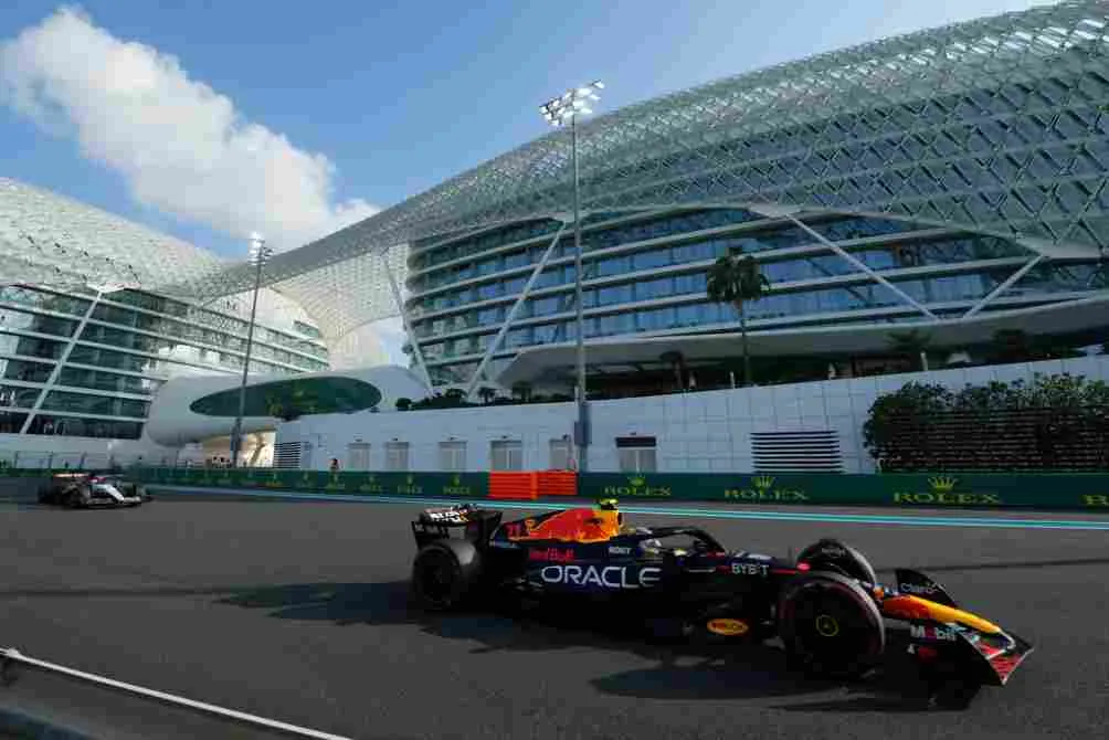 Checo Pérez durante la qualy en Yas Marina