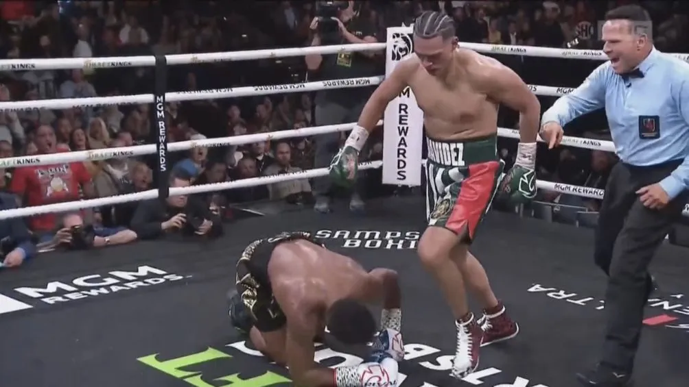 Benavídez mandando a la lona a Andrade