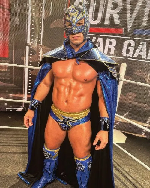 Dragon Lee debuta en el main roster de un Premiun Live Event