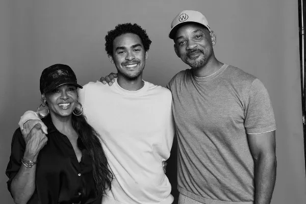 Will junto a Trey Smith