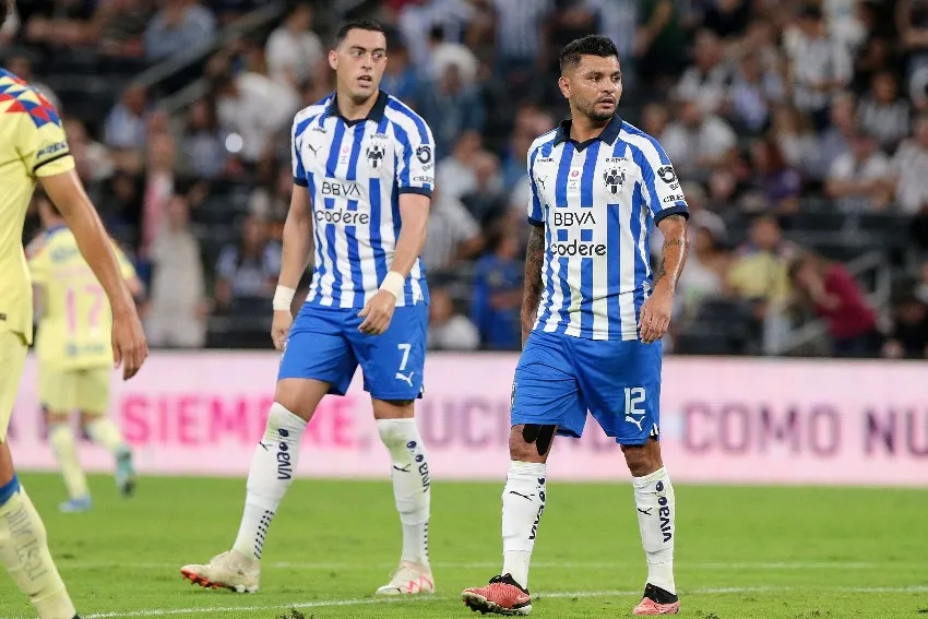 MEXSPORT Funes Mori y Tecatito en un partido de Rayados