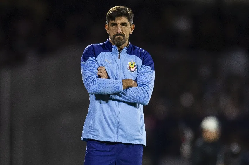 Veljko Paunovic en un partido de Chivas