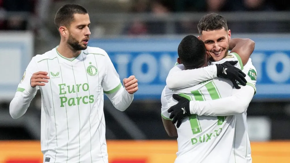 El delantero mexicano celebrando uno de sus goles