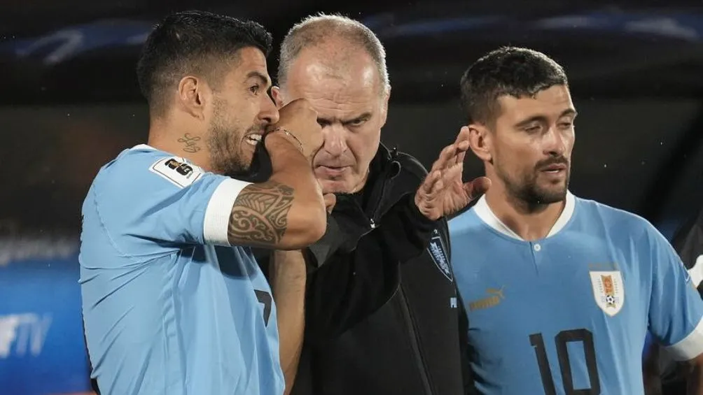 Bielsa junto a Luis Suárez
