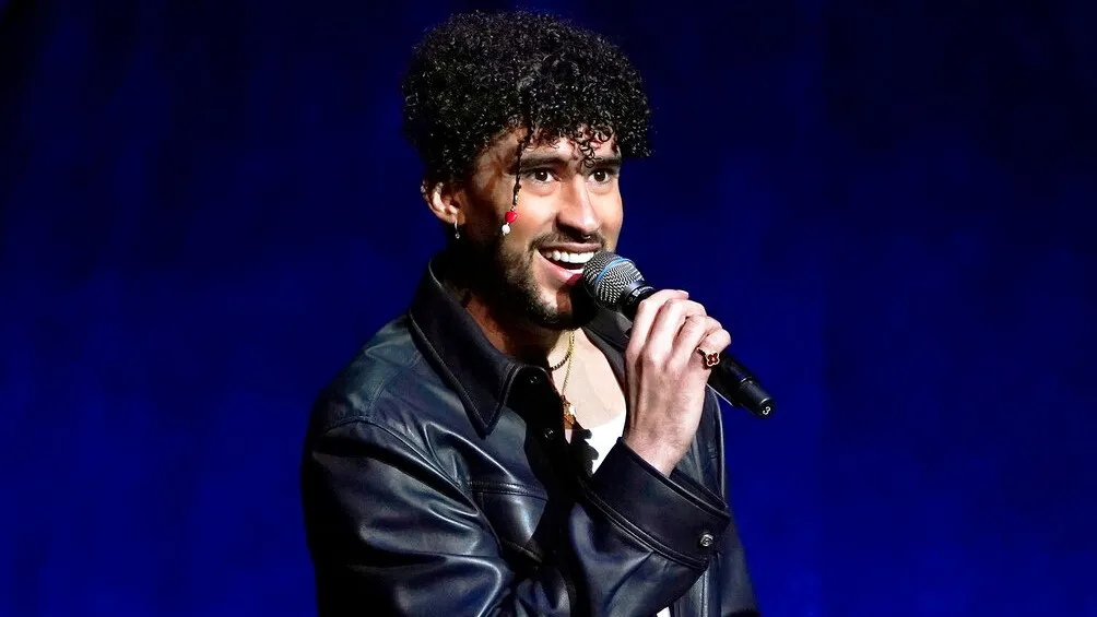 Bad Bunny durante un show