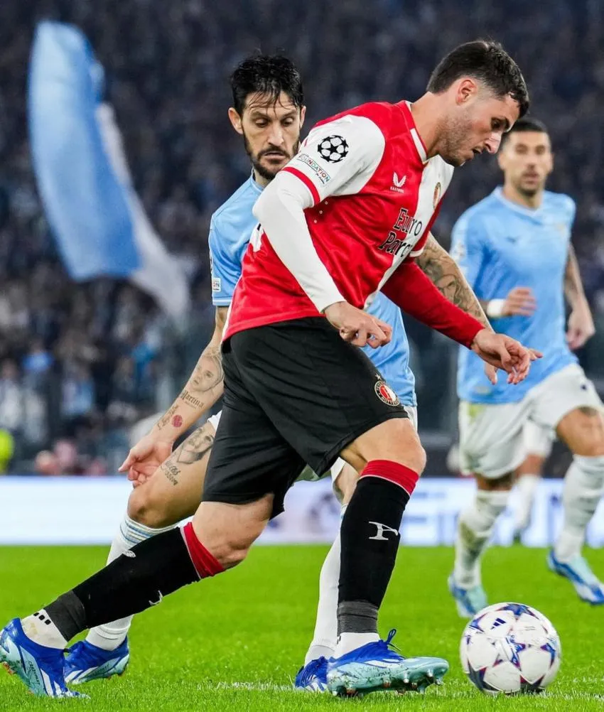 Santi en partido de Champions