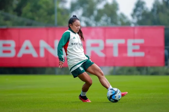 Karla Nieto da un pase