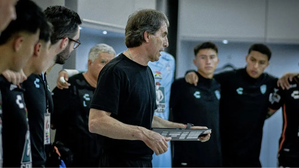 Guillermo Almada previo a un partido