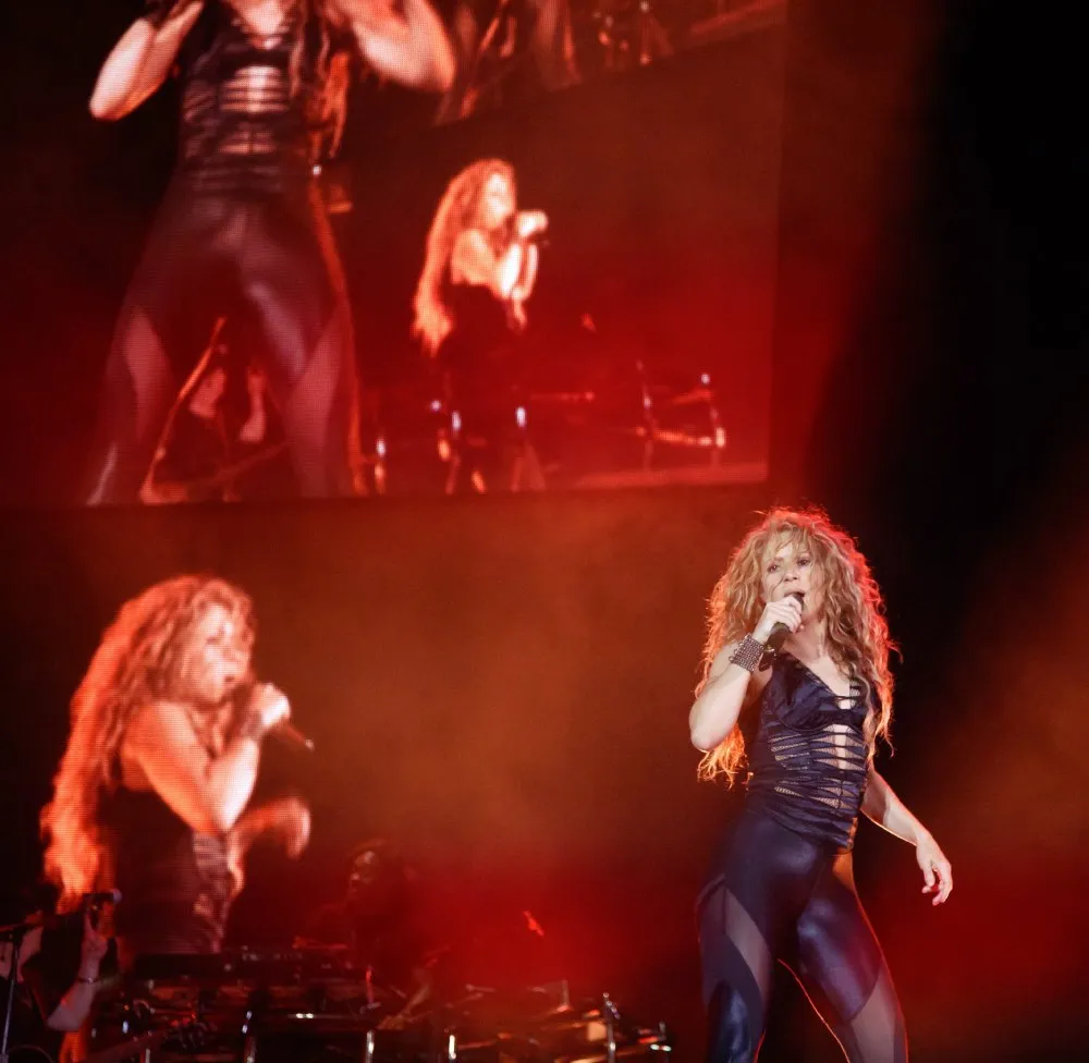 FB: @shakira Se estima que la cantante tiene un patrimonio de aproximadamente 300 millones de dólares.